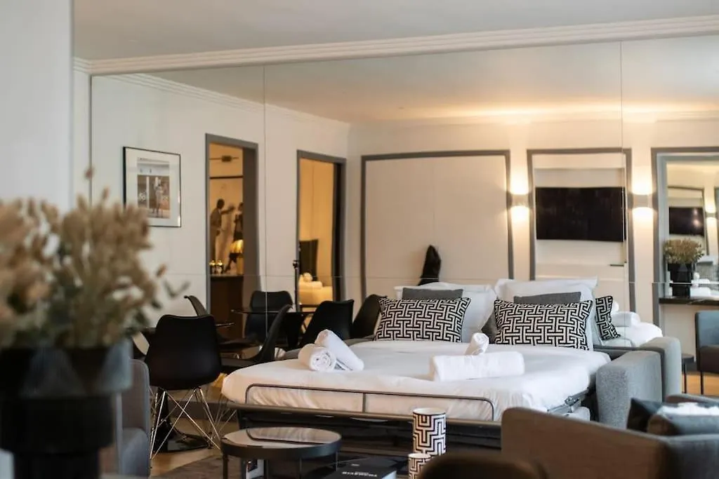 Appartement De Luxe Avenue Montaigne Apartment *