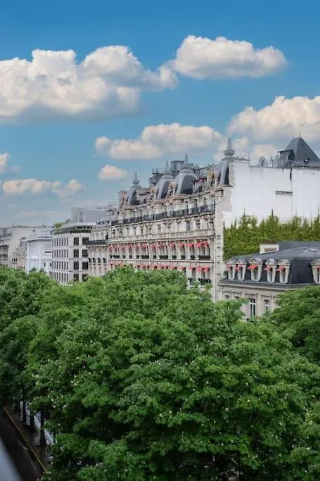 Appartement De Luxe Avenue Montaigne Apartment