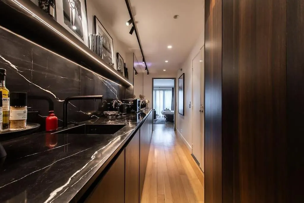 Appartement De Luxe Avenue Montaigne Apartment *